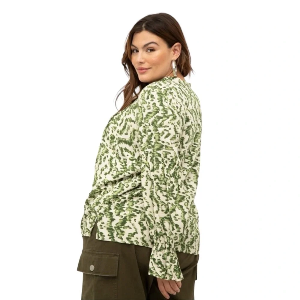 Eloquii 16 blouse long sleeve abstract print ruffle cuffs career office‎